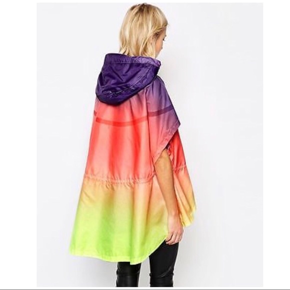 Nike Sunset Windbreaker Poncho. - Picture 4 of 8